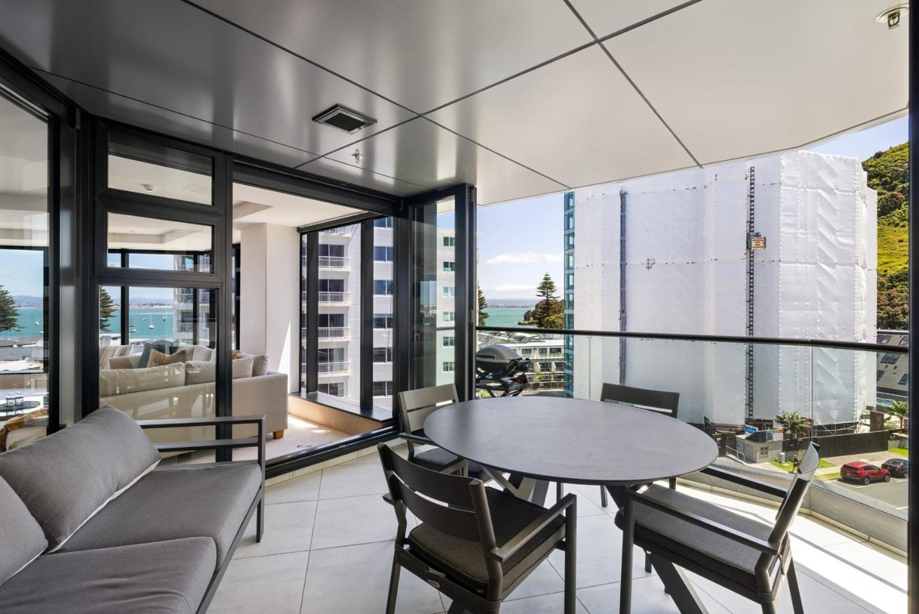 Luxury Ocean & Harbour Views - Heated Pool, Main Beach & Gym Mount Maunganui Exterior photo