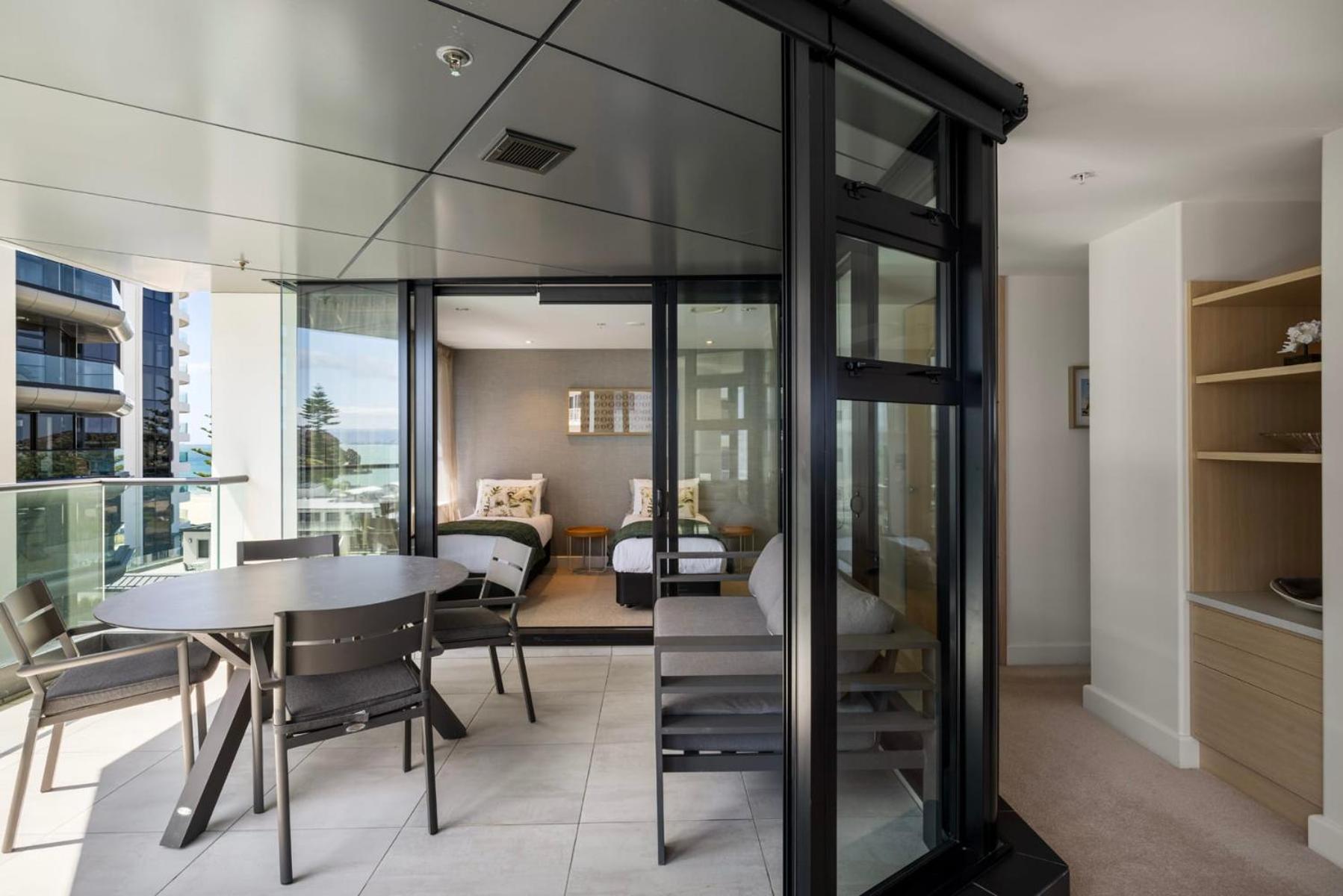 Luxury Ocean & Harbour Views - Heated Pool, Main Beach & Gym Mount Maunganui Exterior photo